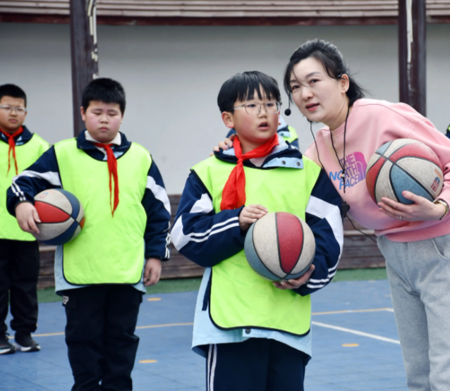 体育教师怎样安排他们体育活动他把课上的细节写得特别生动